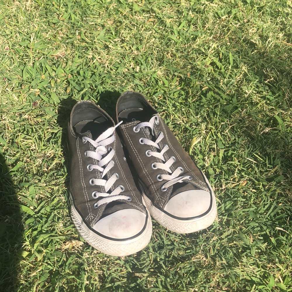 BLACK LOW TOP CONVERSE